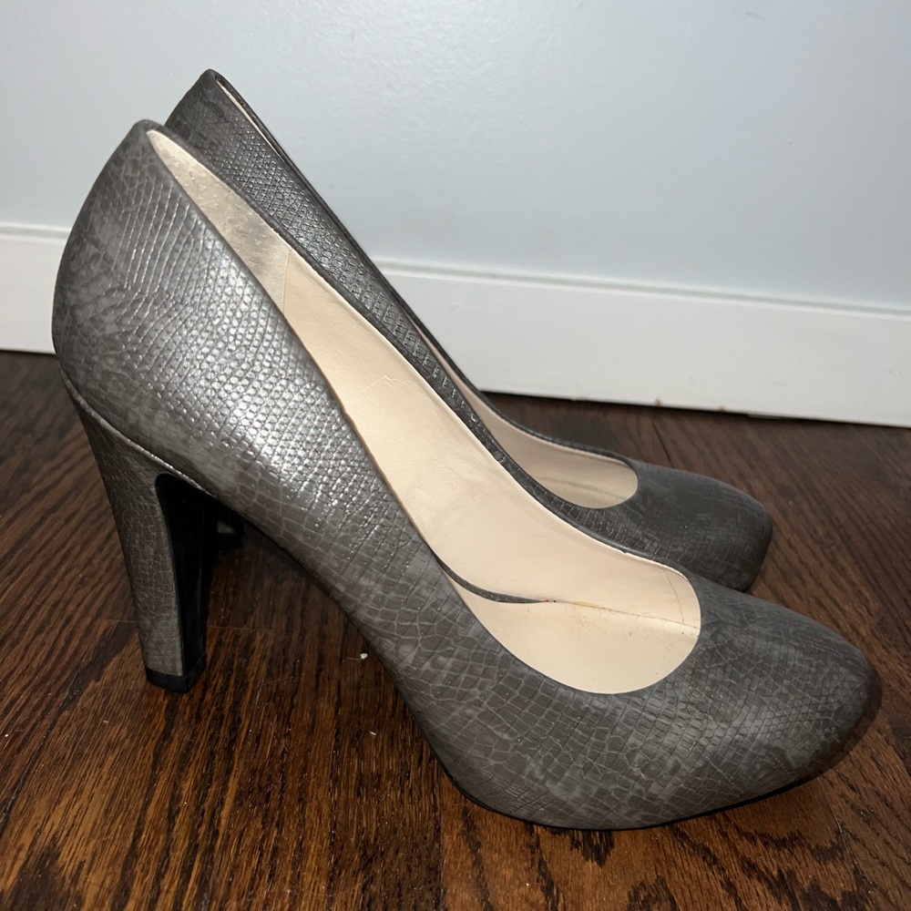 Franco Sarto Cicero Women's Size 8.5M Snake Print Closed Toe Heels Gray